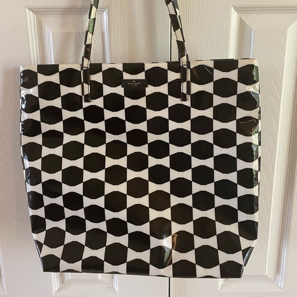 kate spade Handbags - Kate Spade Tote with Dust Bag